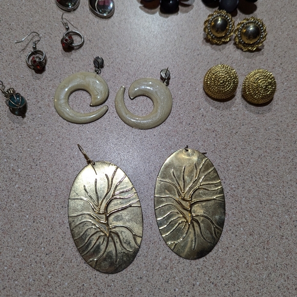Vintage Jewelry Lot Gold Floral Teardrop Dangle Fashion Earrings 8 Pair - Picture 4 of 7